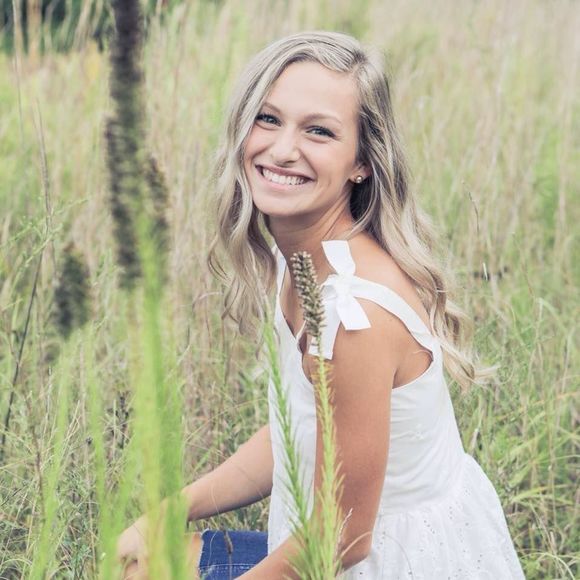 Meet your Posher, Claire - Picture 1 of 1